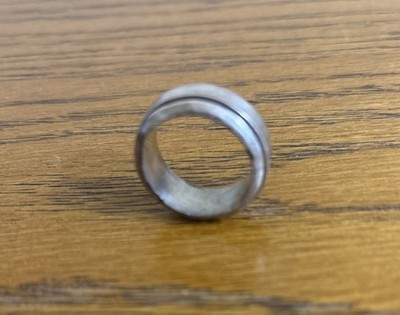 Sterling Silver Ring With Grooved Line Design. Marked 925. Has Rough Edges. Sz 7