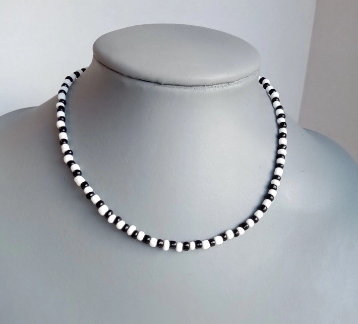 Gargantilla Monocromática Cuentas Collar Flaco 15" 2mm Cuentas Blanco y Negro Minimalista