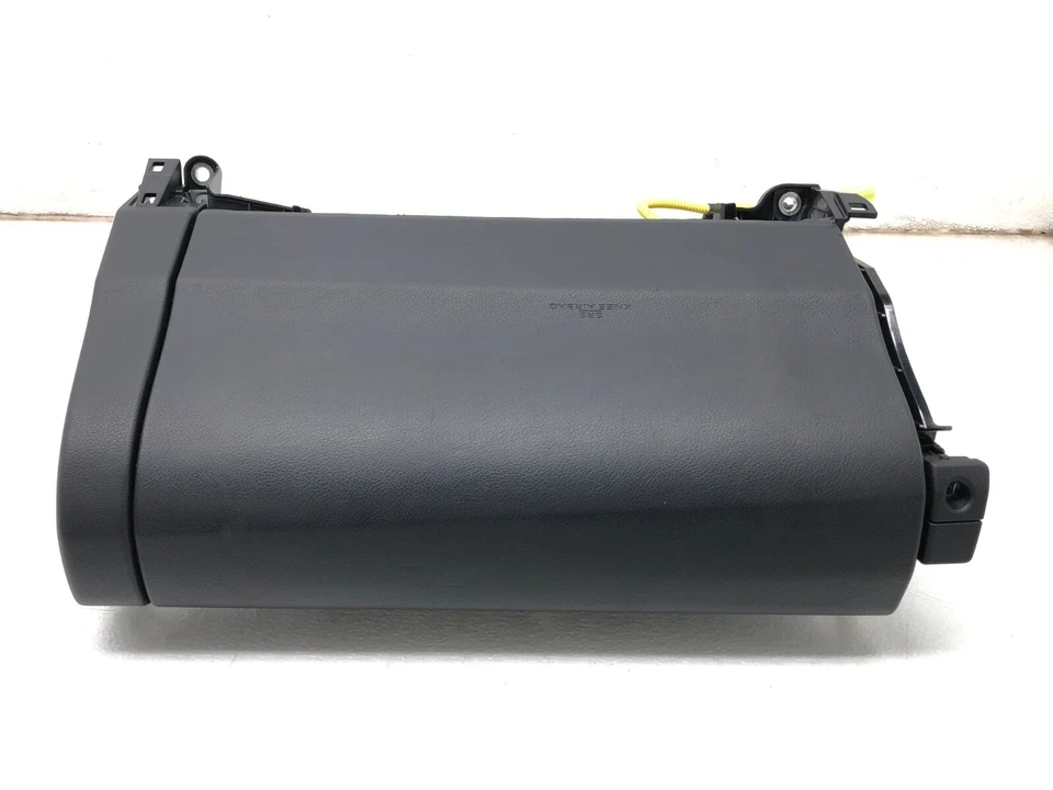 Guantera delantera pasajero derecho Lexus GS450H GS350 2013-2020 OEM. Foto 2 de 4