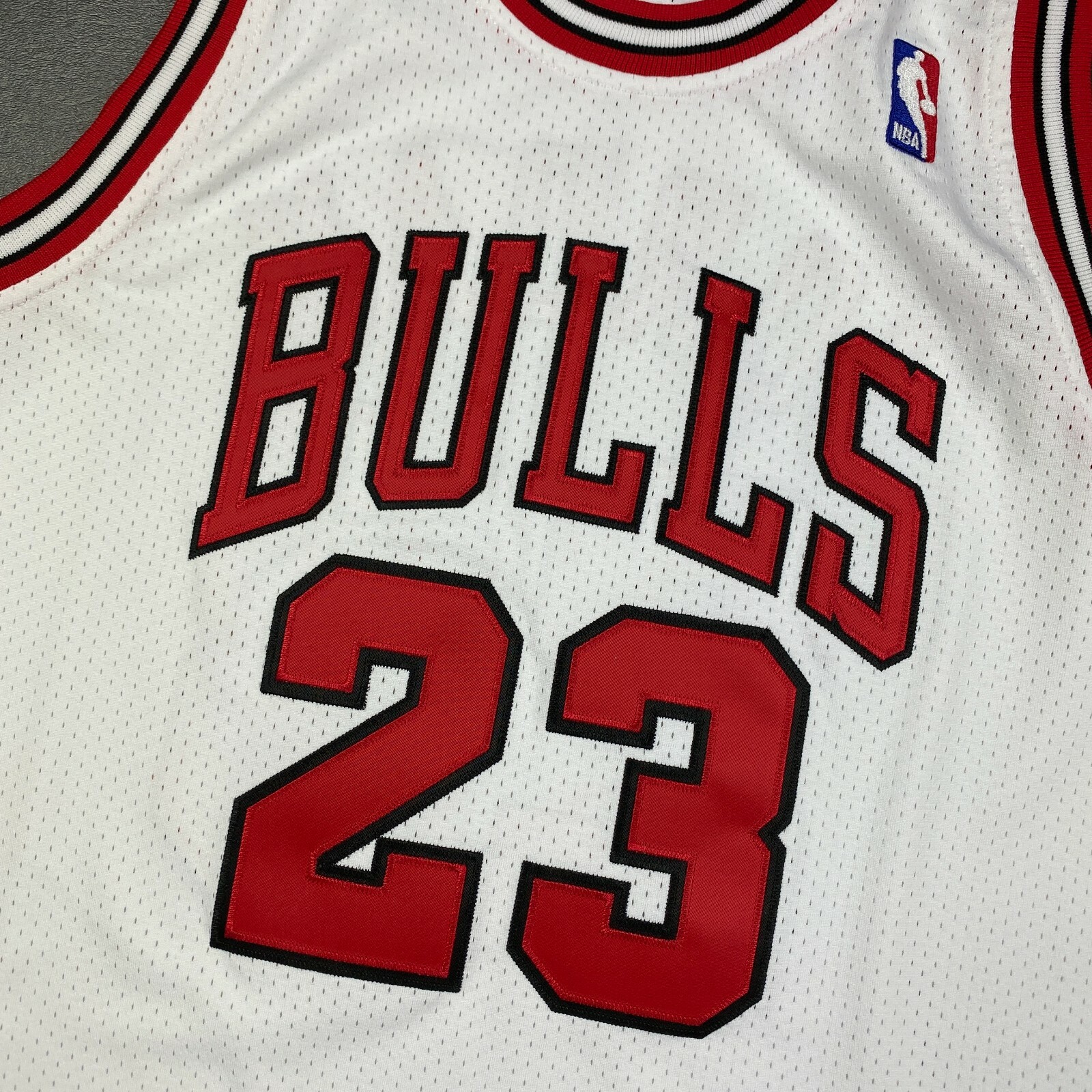 Mitchell and Ness x NBA Men Chicago Bulls Michael Jordan Jersey - Home 97 (White)