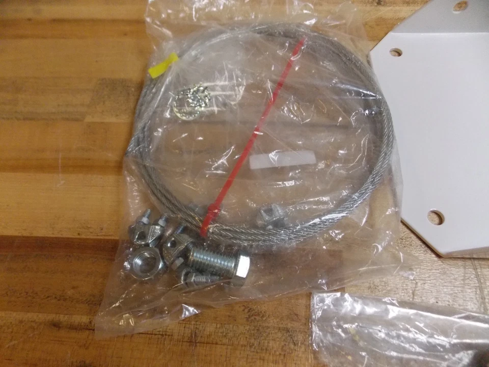 Soporte de pared Marley para ventiladores circuladores de aire de 24" y 30" acero blanco #2430WGB Foto 3 de 4