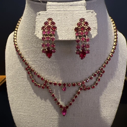 Gorgeous Vintage Costume Jewelry Set Red Pink Rhinestones Clip On