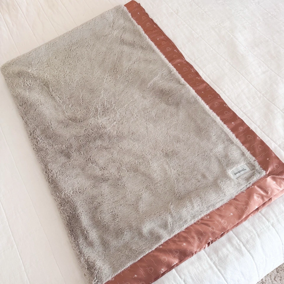 Manta Saranoni satinada espalda niño sol y ver. Vivero neutro. $85 40”x60” Foto 3 de 4