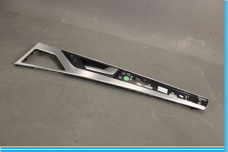 11-17 Audi A8 Quattro Tapa Puerta Interior Trasera Derecha con Interruptor Manija Cenicero Fabricante Original Foto 3 de 4