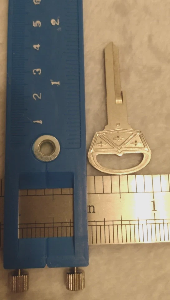 Ford Fairlane década de 1960 nuevo llave en blanco vintage automóvil pieza vehículo repuesto Foto 3 de 3