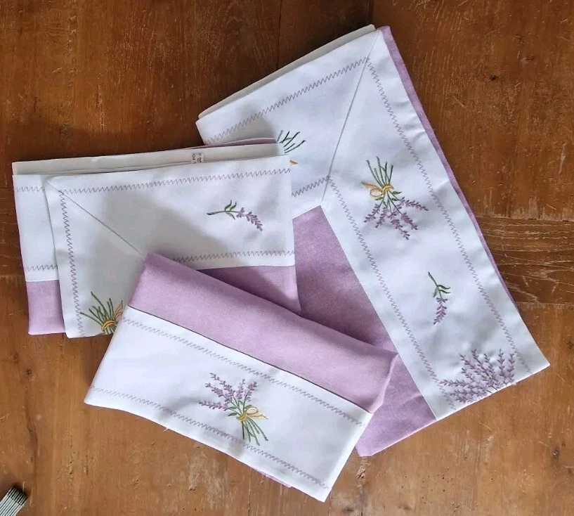 Konvolut Tischdecke und Tischläufer