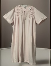 Miss Elaine Robe Size XL Pink Short Sleeve Full Zip Embroidered Smocked Bodice