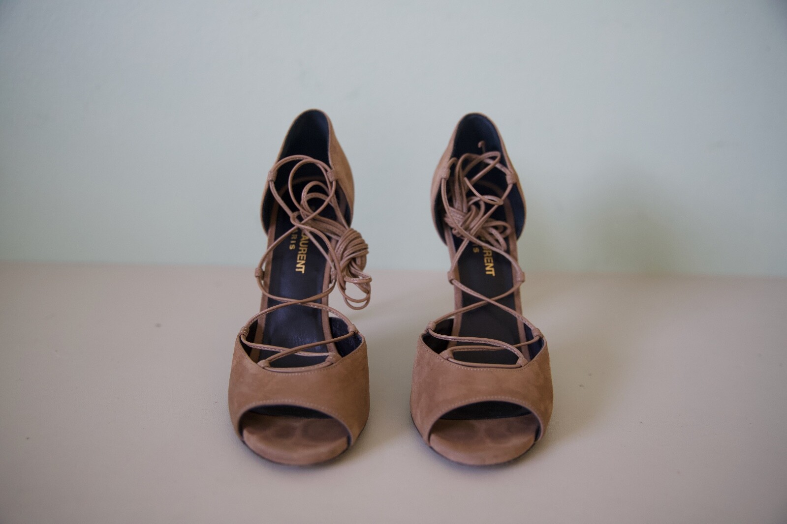 Sandali gladiatore in pelle scamosciata Saint Laurent tacco marrone talpa taglia 37