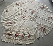 68 ROUND POLYESTER TABLECLOTH FLORAL APPLIQUE AND EMBROIDERED 4 PLACEMATS