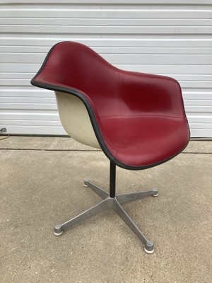Herman Miller Fiberglass Chair Eames