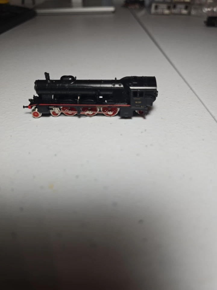 Marklin Z BR 18.1 Steam Loco 18 137 DRG Baden IVh Probado Funcionamiento Loco Solo Foto 3 de 3