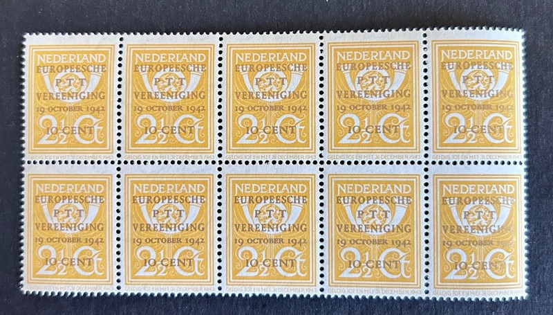 Stamps Netherlands, Scott # 244 Mint NH block of 10, 3 stamps with plate fault
