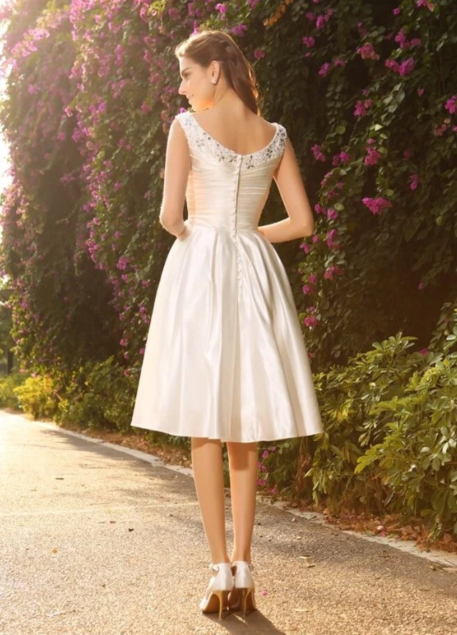 Vestido de novia vintage hasta la rodilla cuello en V playa cuentas lentejuelas satinado vestidos de novia Foto 2 de 4