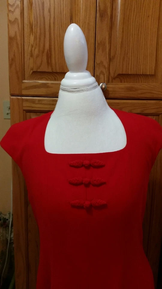 LIZ CLAIBORNE LADIES BEAUTIFUL RED DRESS - SIZE 12P - Image 2 of 4