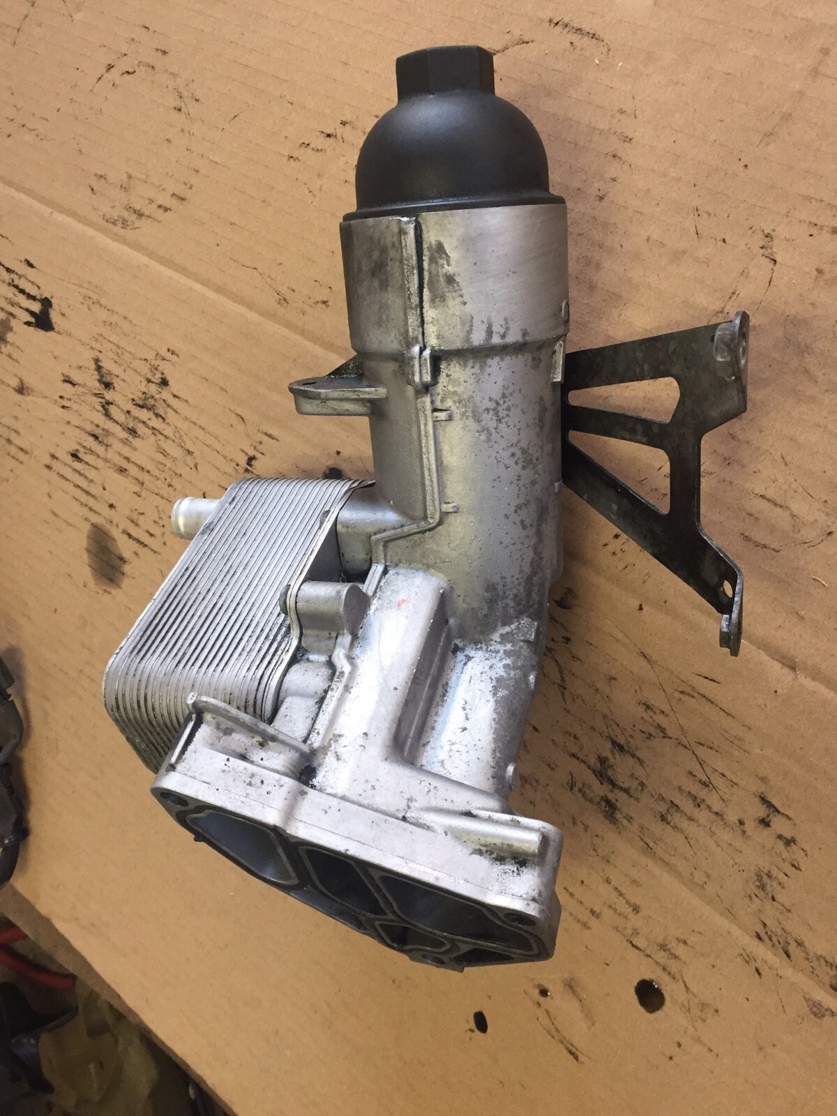 0911 OEM BMW E90 335d Diesel Engine M57 Oil Filter Housing w/ Heat