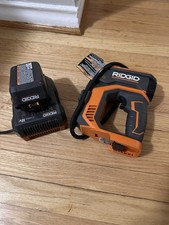 RIDGID 18V Cordless Portable Inflator & 18V Lithium-Ion 4.0 Ah Battery & Charger