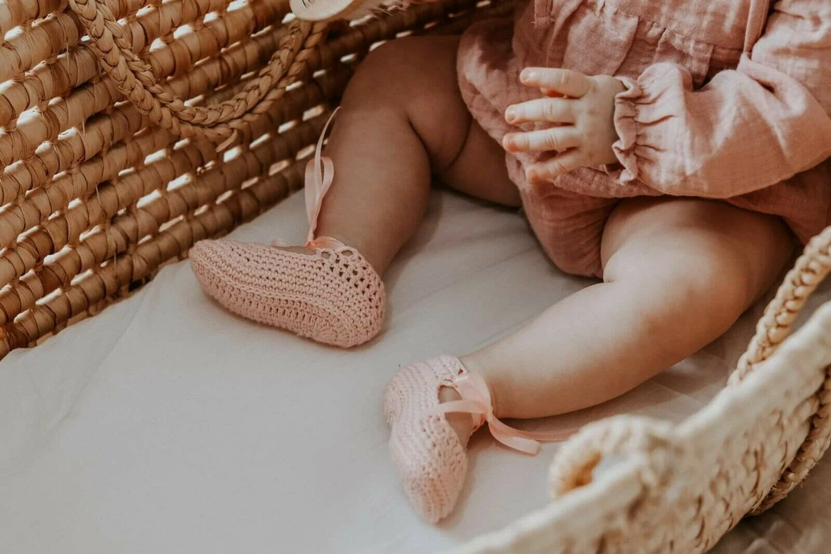 Handmade Crochet First Baby Shoes Girls Ballerina Ballet Shoes Ribbon 3sizes