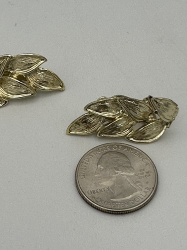 Vintage Kramer Earrings Clip On Etched Silver Gold Tone Leaf Design - Picture 2 of 5