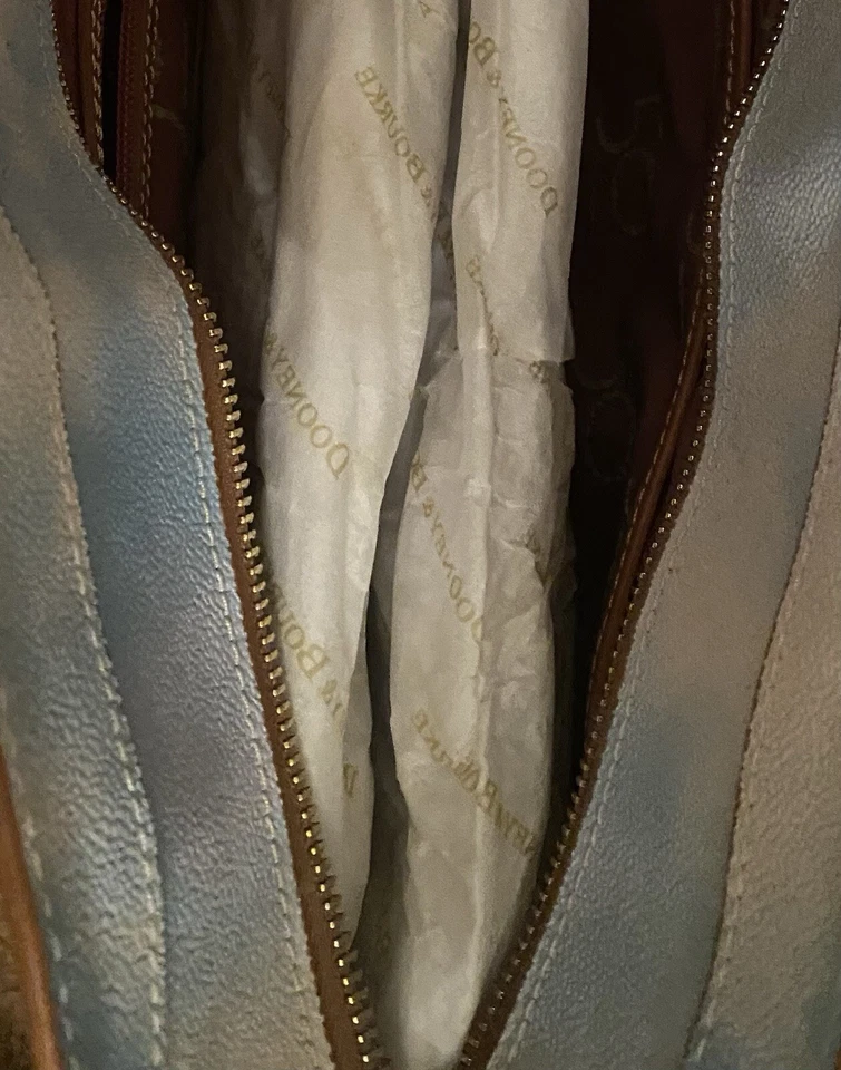 Bolsa Tote Dooney & Bourke Disney 50º Aniversário Castelo da Cinderela 2021 Nova Com Etiqueta - Imagem 4 de 4