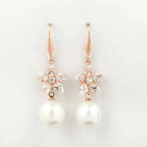 Orecchini di bigiotteria d'oro con strass