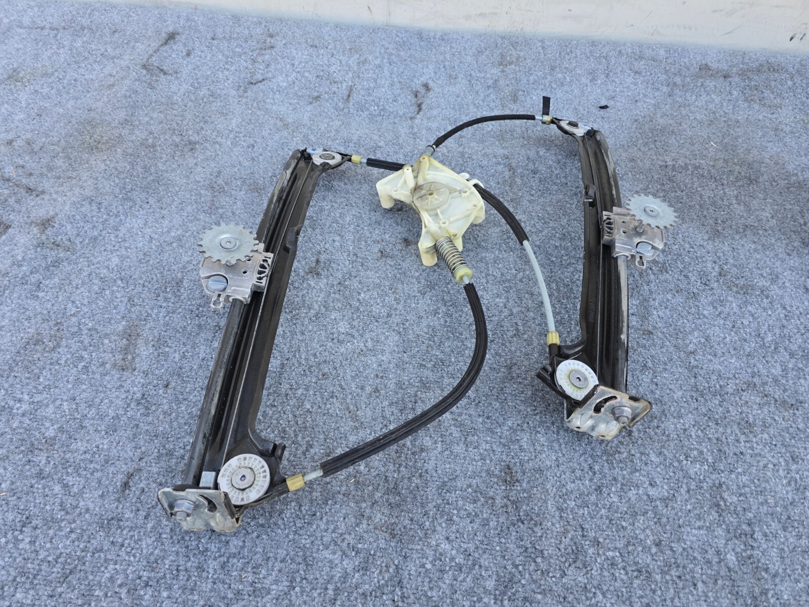 FRONT LEFT WINDOW REGULATOR ASSEMBLY OEM 74K 14-19 MASERATI GHIBLI S QUARTOPORTE