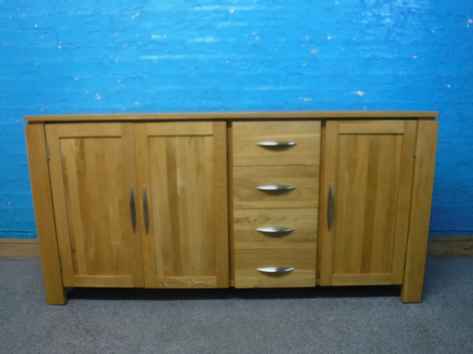 OAK FURNITURE LAND DOVETAILED SOLID OAK 3DOOR 4DRAWER WIDE SIDEBOARD