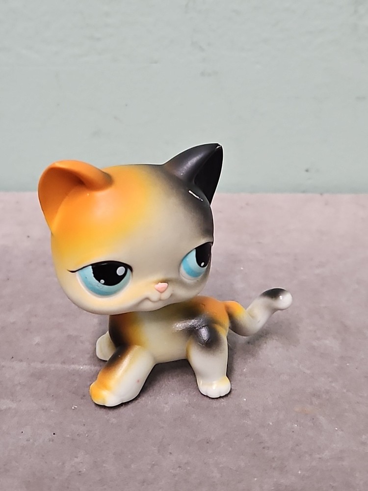 Littlest Pet Shop LPS #106 2004 Calico Cat with Blue Dot Eyes  