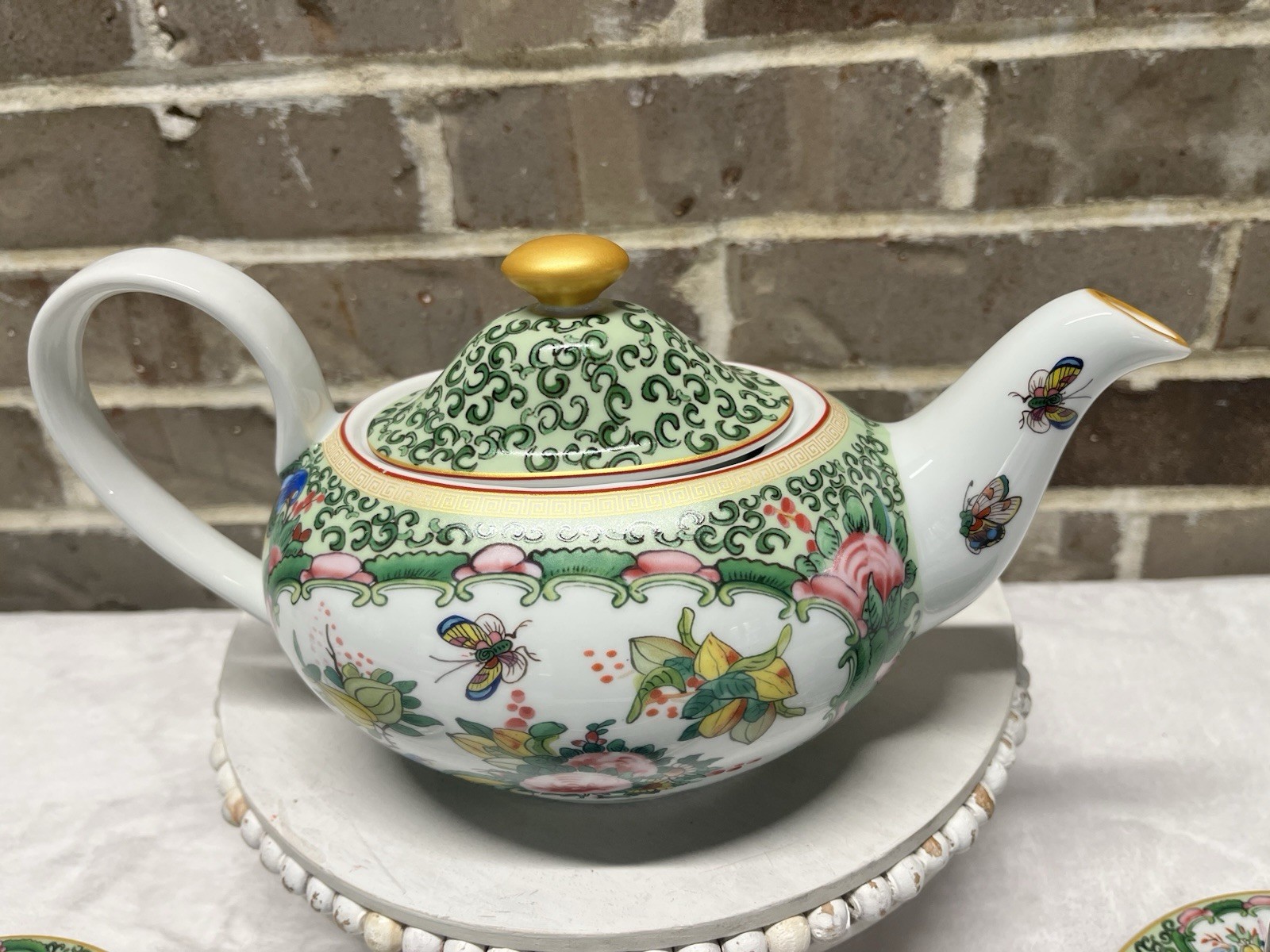 Williams Sonoma Famille Rose Tea Pot  with  Cups and Saucers 7 pc SET New