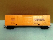 ARMOUR MEATS REEFER CAR BY IHC/MEHANO IN HO SCALE FACTORY ORIGINAL NEW NICE