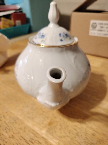 Bernadotte Forget Me Not Czech Fine Bone China teiera alta 7" - tutta nuova con scatola - Foto 9 di 19