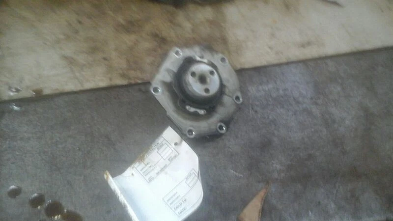 Bomba de refrigerante Volvo serie 70 V70 08-10 Foto 2 de 4