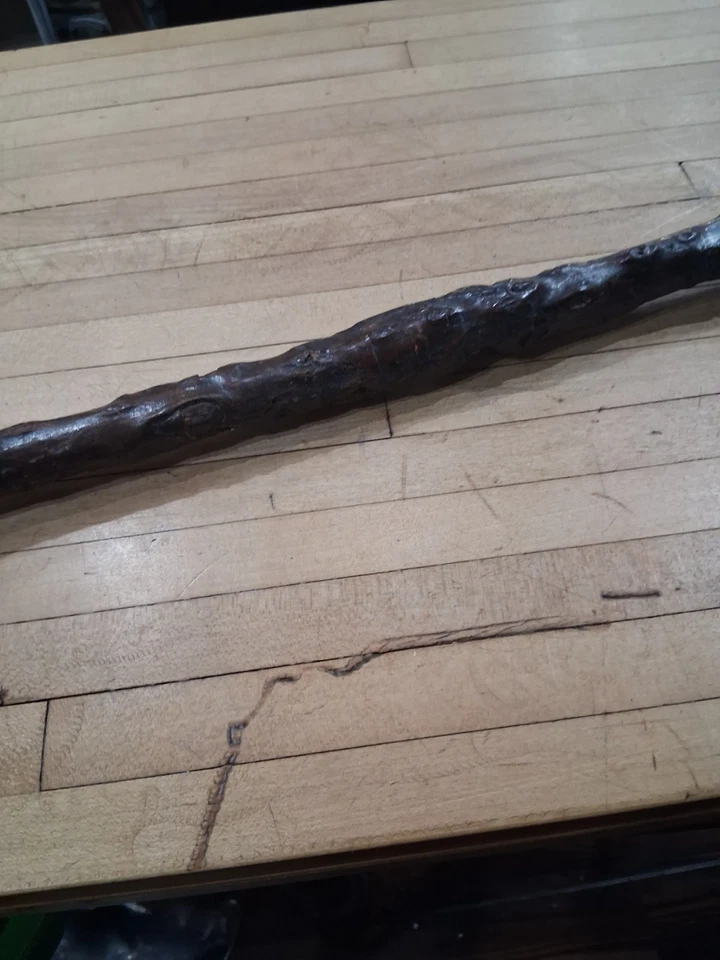 Bastón rústico de madera nudosa con nudos naturales (37") Foto 4 de 4