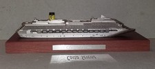 Modellino della Nave da Crociera Costa Serena . In Metallo con la base in Legno