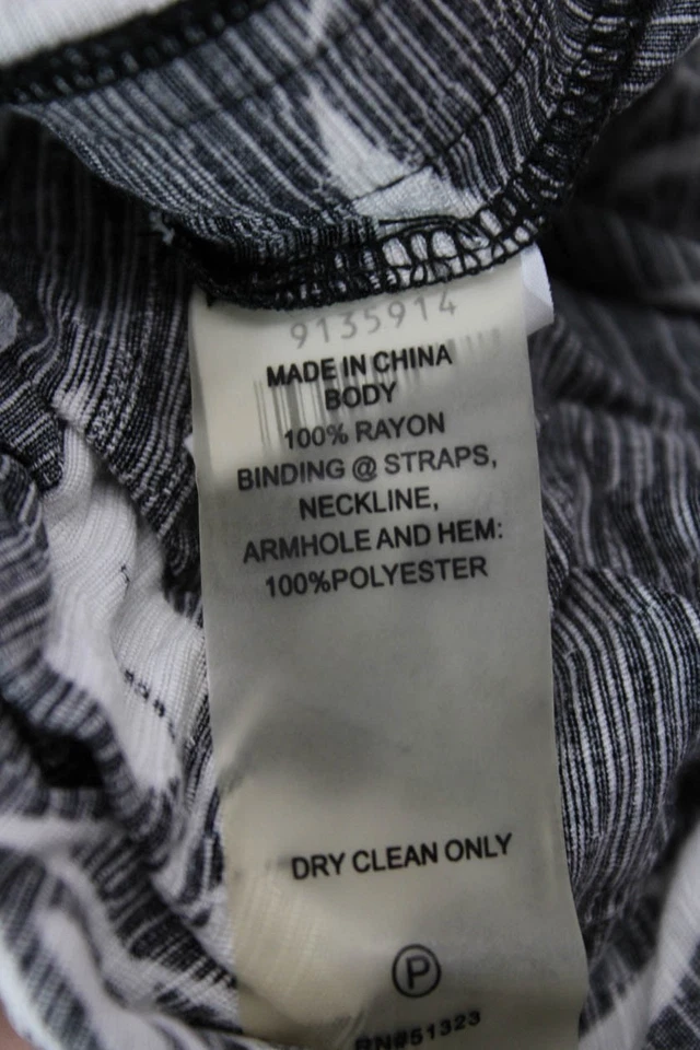 Mameluco floral Vince Camuto para mujer con correa de espagueti cuello en V negro blanco talla XS Foto 4 de 4