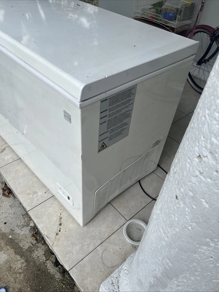 Congelador de pecho Frigidaire - 24,8 pies cúbicos de gran capacidad - blanco Foto 3 de 4