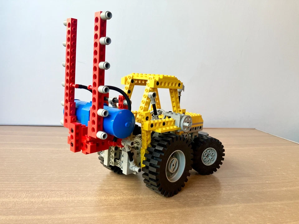 LEGO Technic 8849 Tractor, photo 3 sur 4