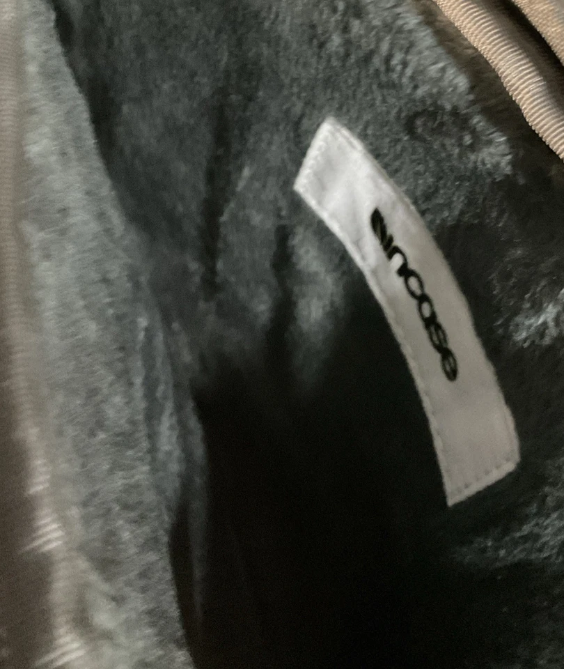 Incase 11” Black Neoprene Sleeve - Padded Protection, Great Condition! - Image 3 of 3