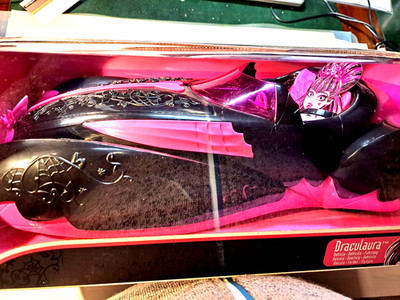 MONSTER HIGH FAHRZEUG DRACULAURA