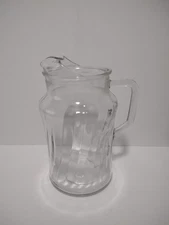 Vtg.  8 Cup. Retro Clear Ribbed Glass Water Pitcher With Ice Guard. Pre-owned.