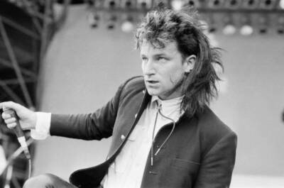 Bono performs his band U2 Live Aid Wembley Stadium London eve- 1985 Old Photo 2