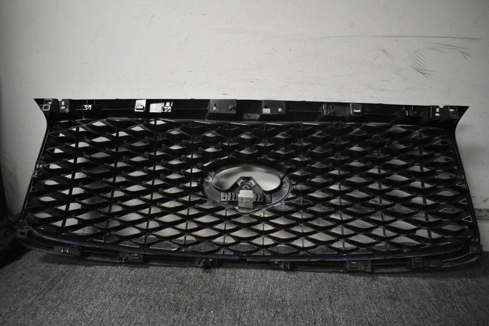 Infiniti QX80 LUXE 2019-2020 parrilla delantera OEM de fábrica Foto 4 de 4