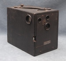 LATE 1800'S MAGAZINE CYCLONE WESTERN CAMERA BOX CAMERA W/SEPTUMS, REPRINT IB, AD