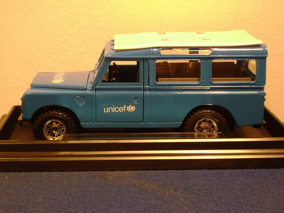 Burago Bburago   Land Rover Unicef    cod . 6P3321    scala 1:24   sehr selten - Bild 3 von 4
