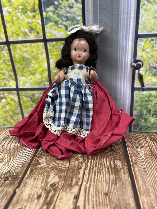 Vintage~ Composition 5 1/2" Doll brown hair pink apron dress blue eyes Posable
