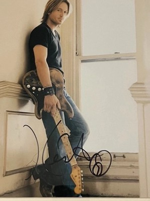 Keith Urban Signed 8.5 X 11 Photo Autographed CMA Awards Nashville
