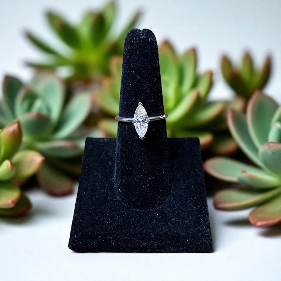 Anillo de compromiso vintage solitario de diamantes naturales marquesa de oro blanco de 14k GIA Foto 2 de 4