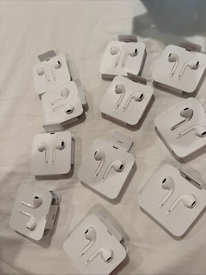 NEW Genuine APPLE Orig Lightning iPhone Wired Airpods Earbuds UnOpened