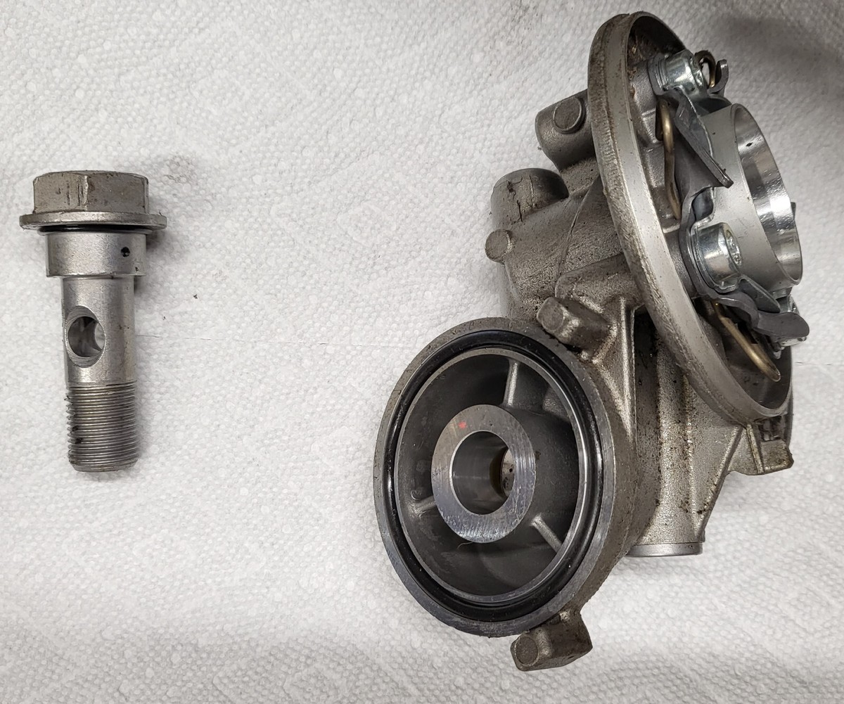 BRIGGS & STRATTON OIL FILTER DIVERTER 597299 AND BOLT 597300 | eBay