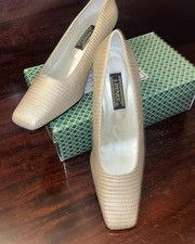 J Renee Vintage Retro Champagne Neutral Snakeskin Pattern Low Pumps Size 10