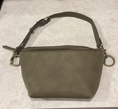 Universal Thread Olive Crossbody / Belt Fanny Pack Brass Detail Travel Vacay Bag - Bild 1 von 8